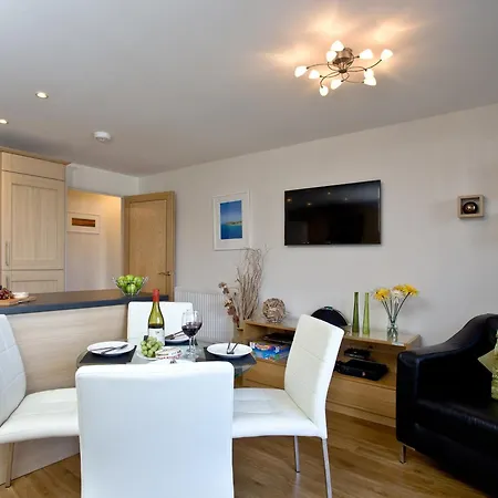 1 Harbour View New Quay